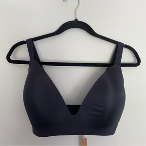 NWT SKIMS Wireless Form Bra in Onyx 34H